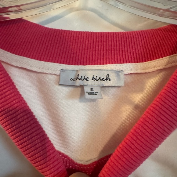 NWOT Colorful Sequined Egg Patterned White and Pink trim Top - Picture 3 of 5